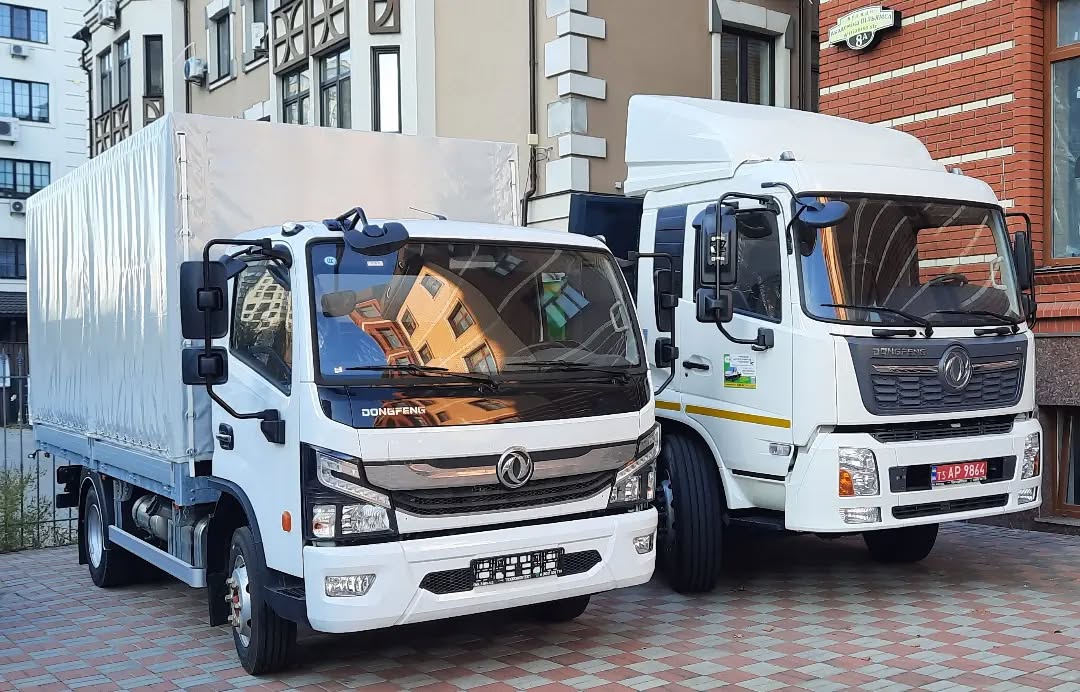 Вантажні автомобілі та спецтехніка DONGFENG фото 1