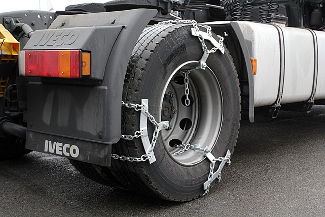 ланцюги проти ковзання для спецтехніки