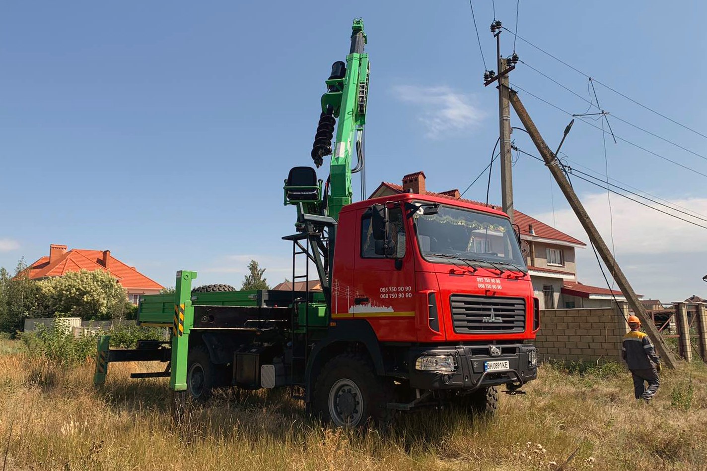 бурокран на вантажному шасі