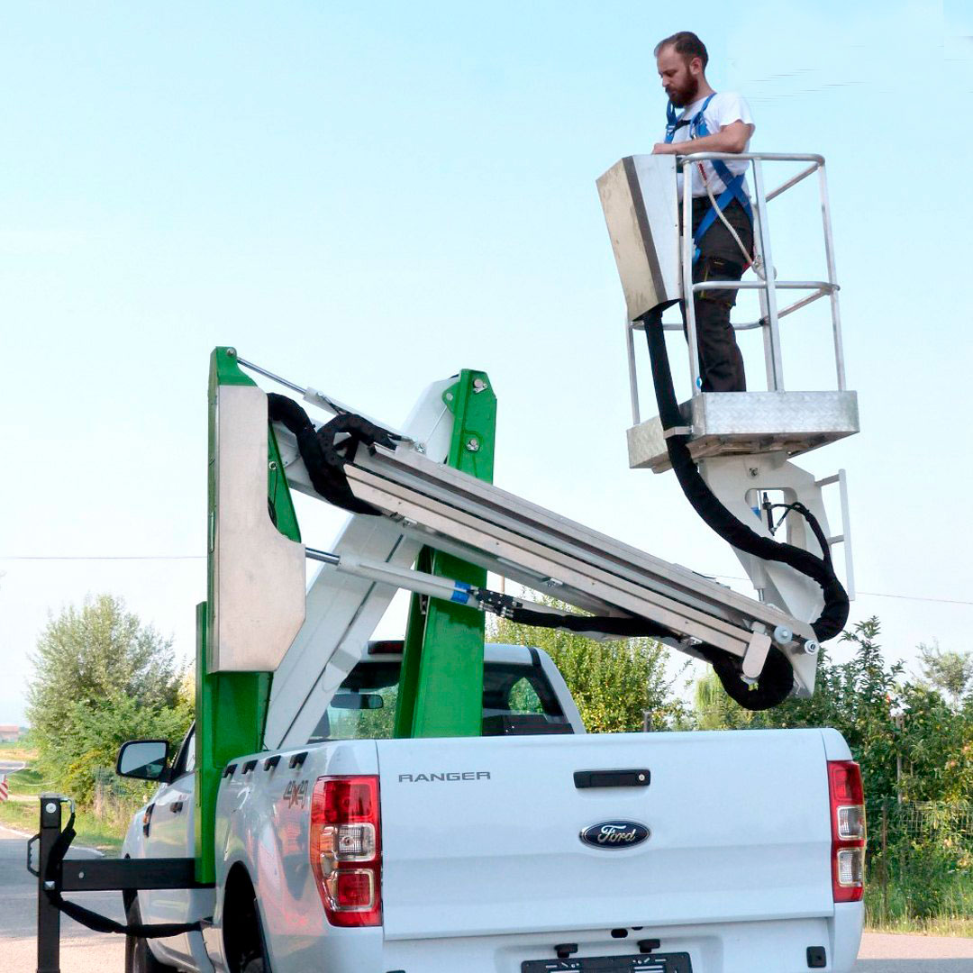 автовишка на базі пікапа