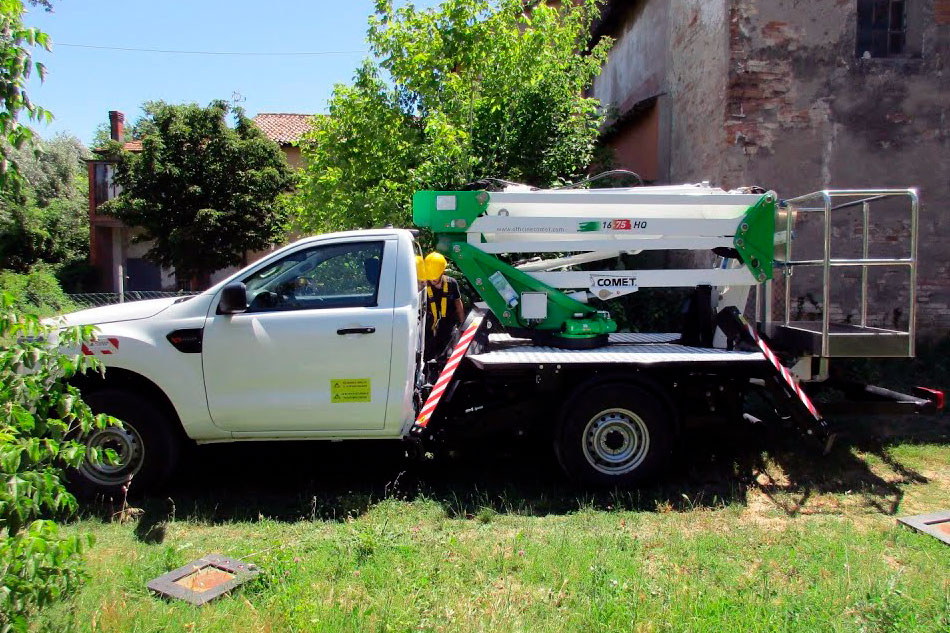 автогідропідйомник на пікапі