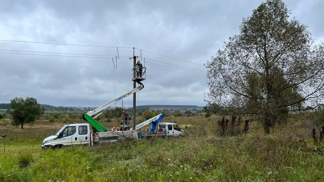 автовишка в полі