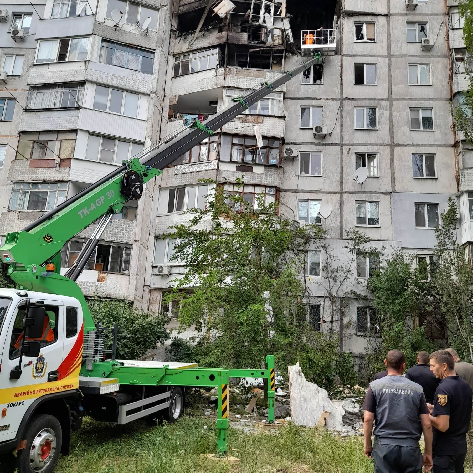 служби дснс використовують автогідропідіймачі