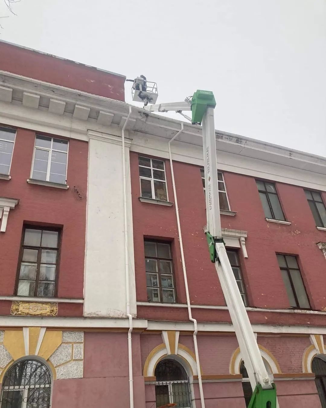 автовишка з гуськом