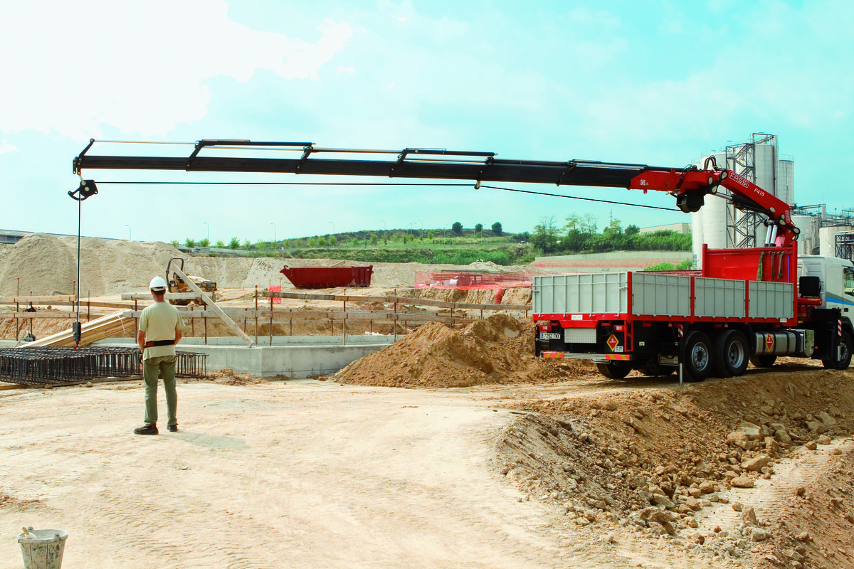 Як використовувати кран маніпулятор на нестійкому ґрунті