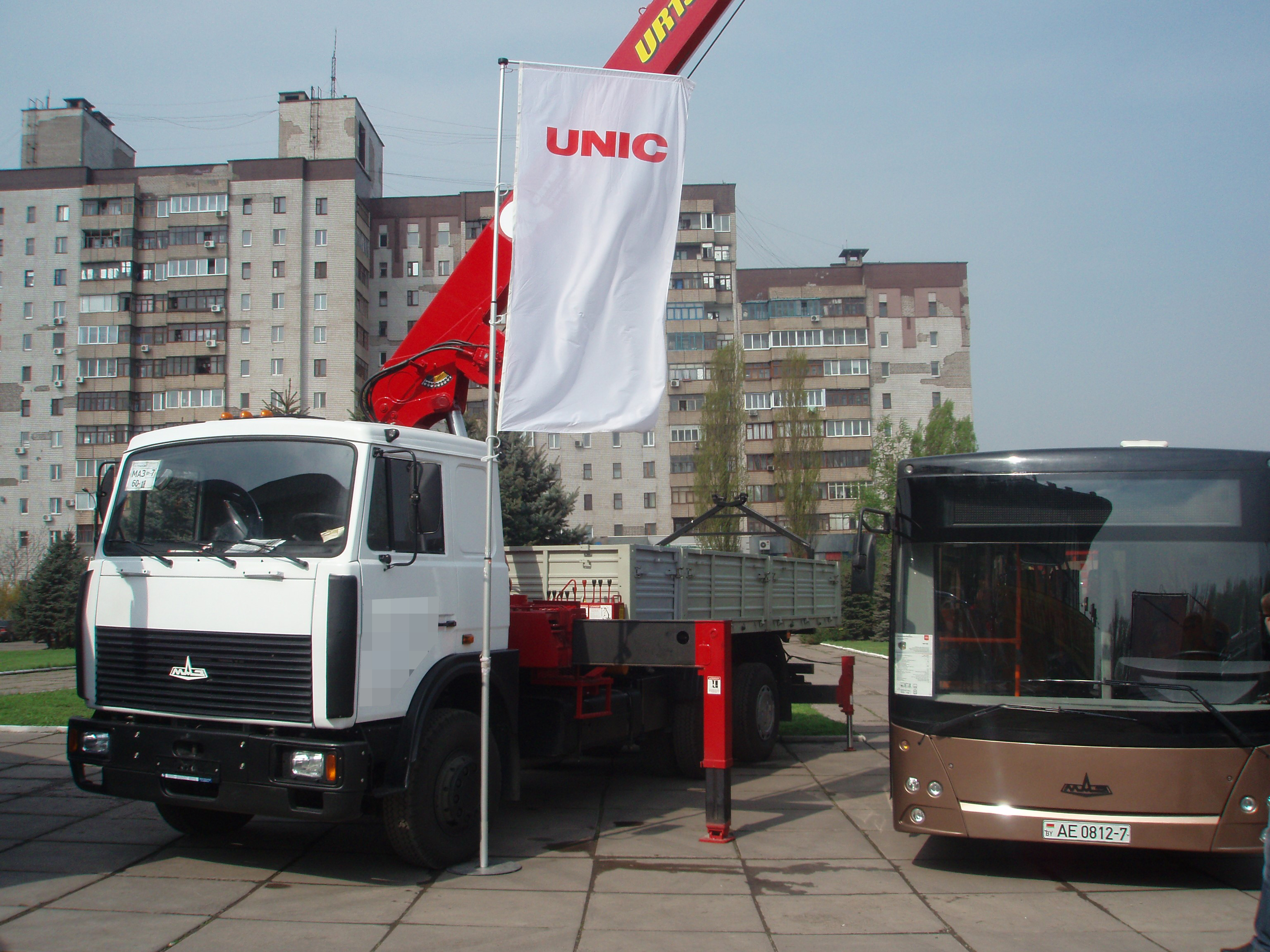 кран маніпулятор unic японія