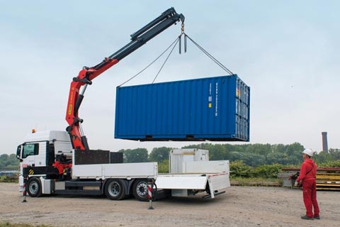 Перевезення негабаритних вантажів за допомогою машини з краном-маніпулятором: на що потрібно звернути увагу?