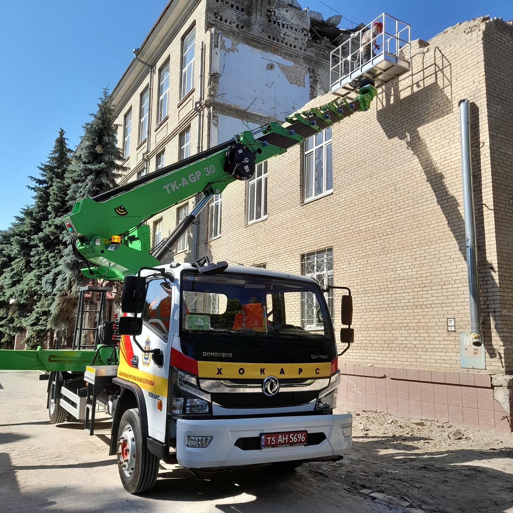 вантажні шасі DONGFENG, спецтехніка