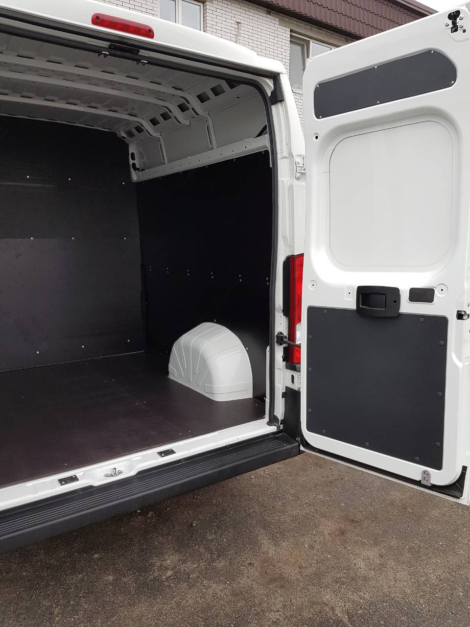 грузопассажирский автомобиль peugeot