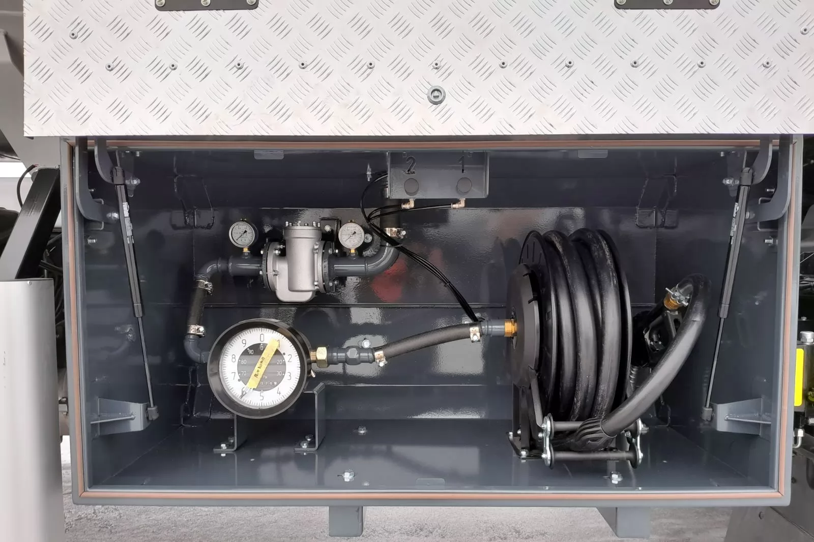 паливозаправник з системою обліку витрат палива