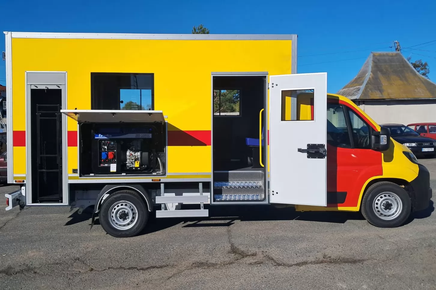 АРМ з пасажирським та вантажним відсіком