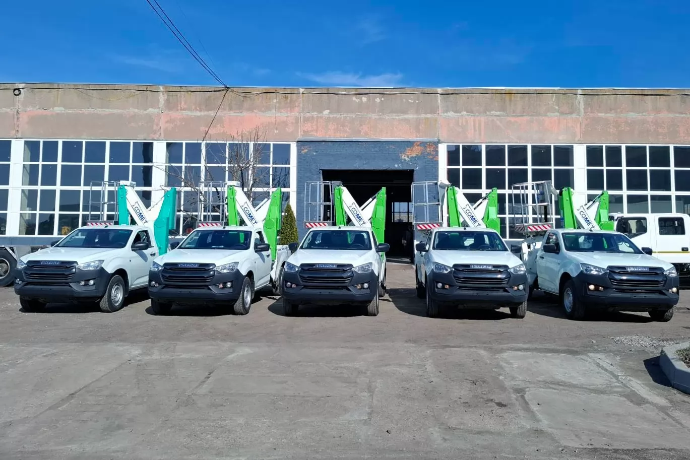 Автовышка ISUZU на базе пикапа
