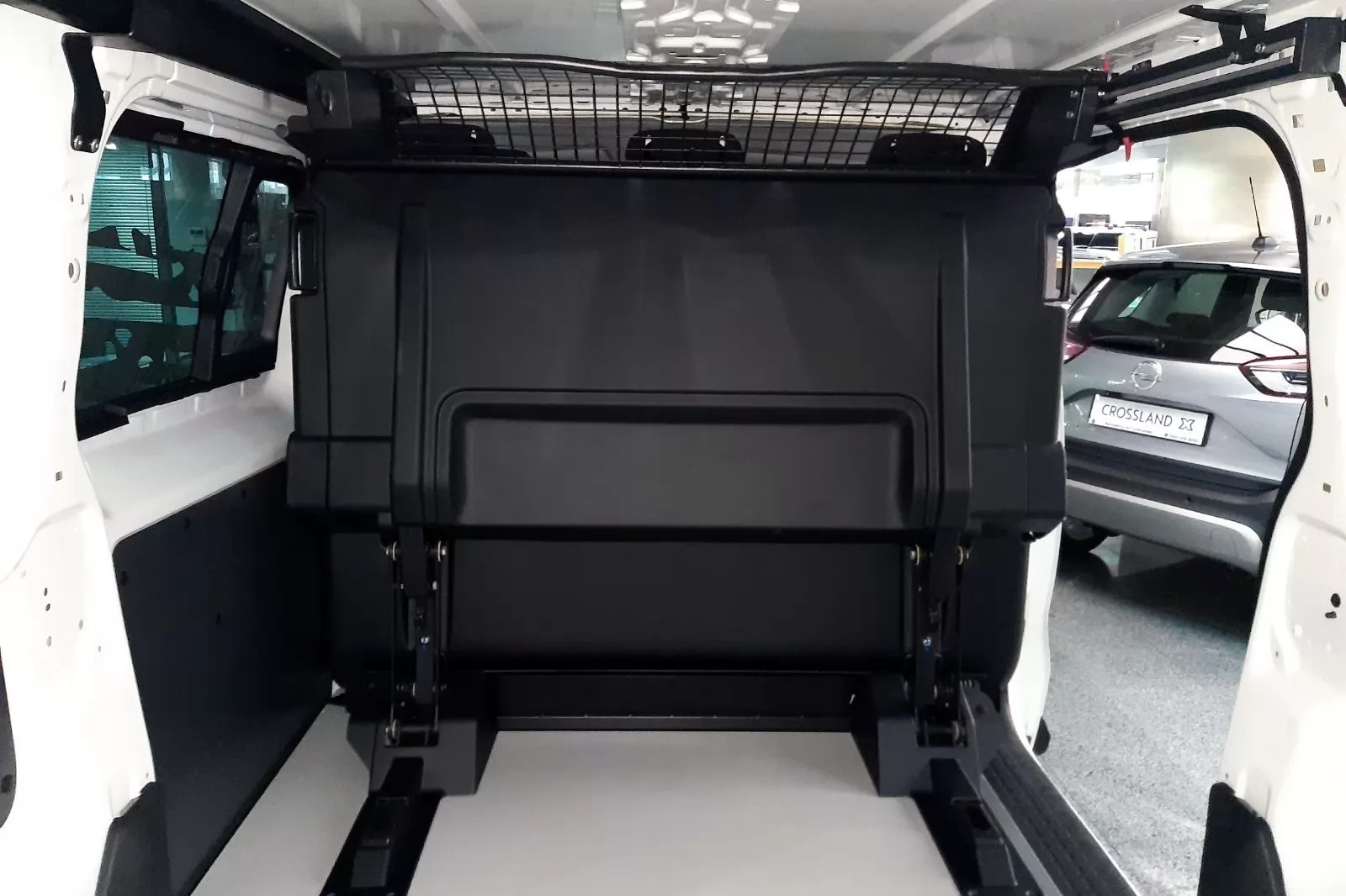 купитиь патрульный автомобиль OPEL