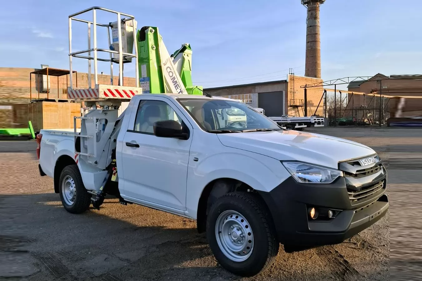 автогидроподъемники ISUZU на пикапах