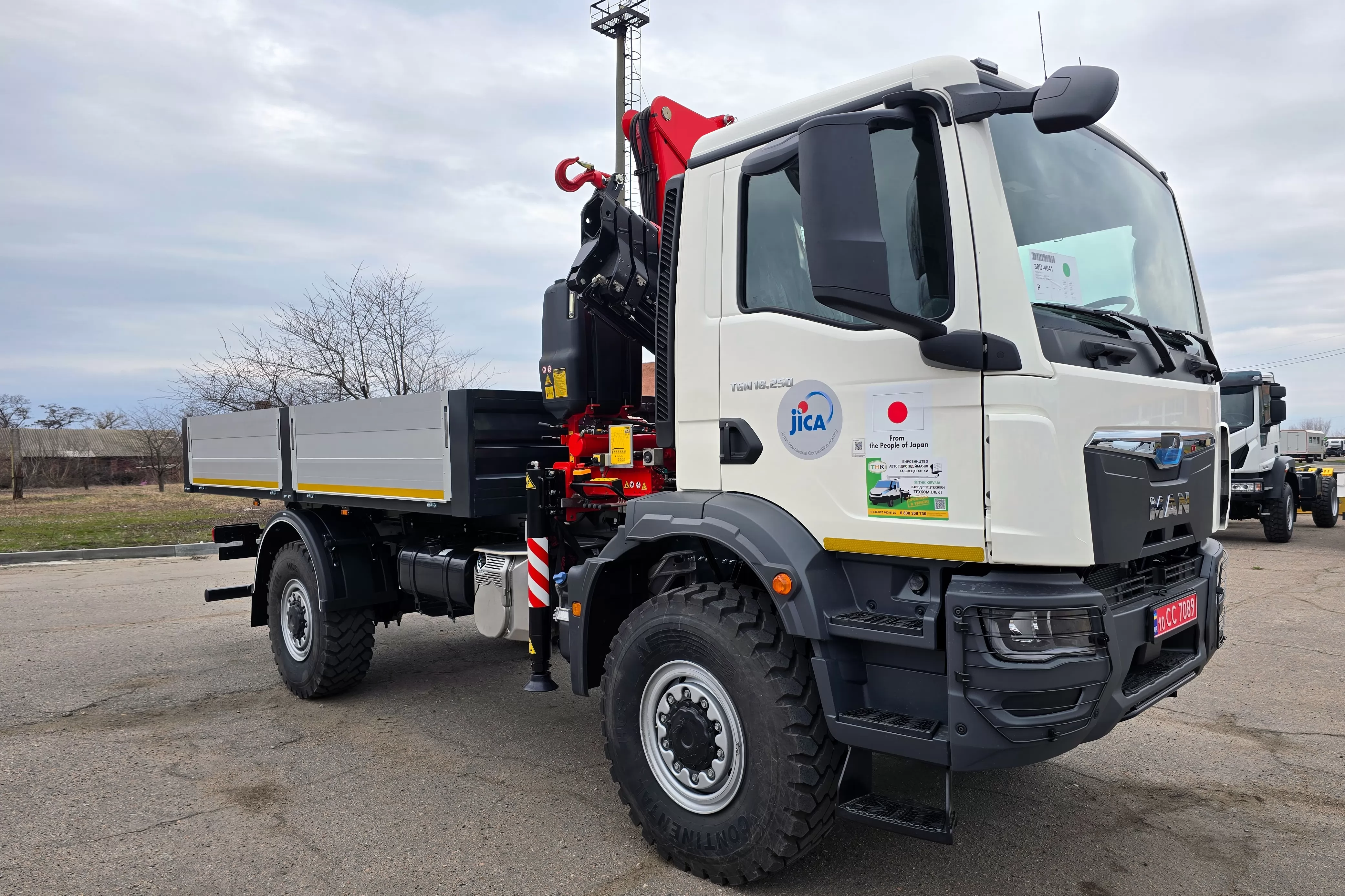 двовісні вантажівки малотоннажні