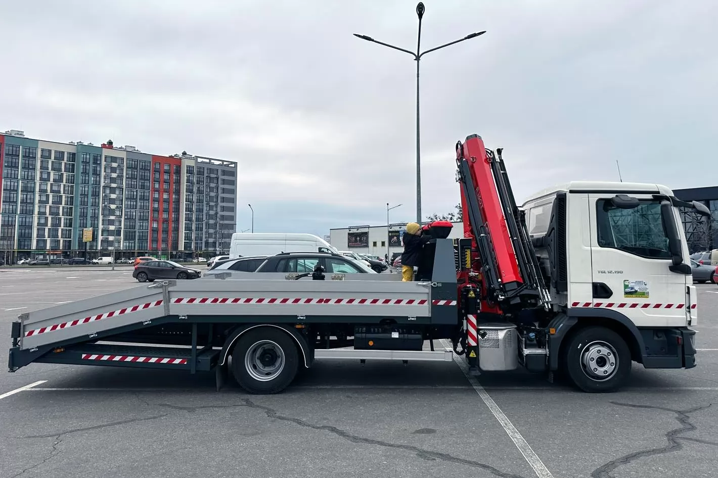 кран-маніпулятор на евакуатор