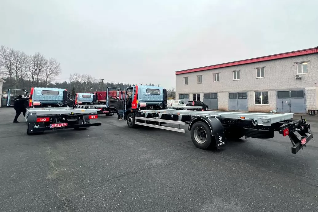 Грузовые автомобили контейнеровозы