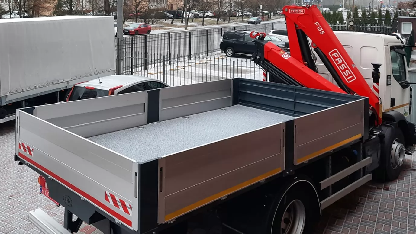 монтаж КМУ ФАССІ на бортову платформу