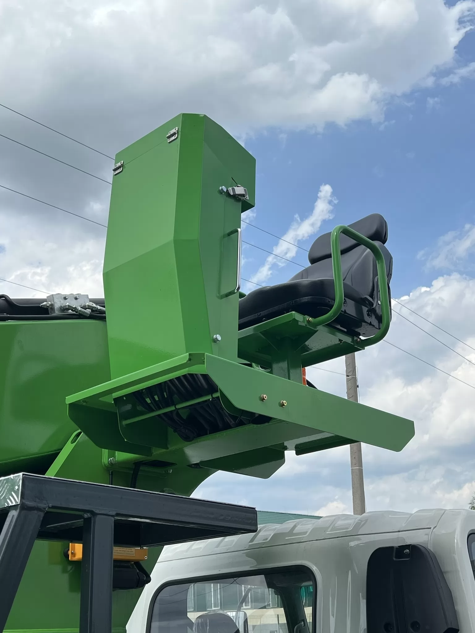 робоче місце оператора автовишки корея