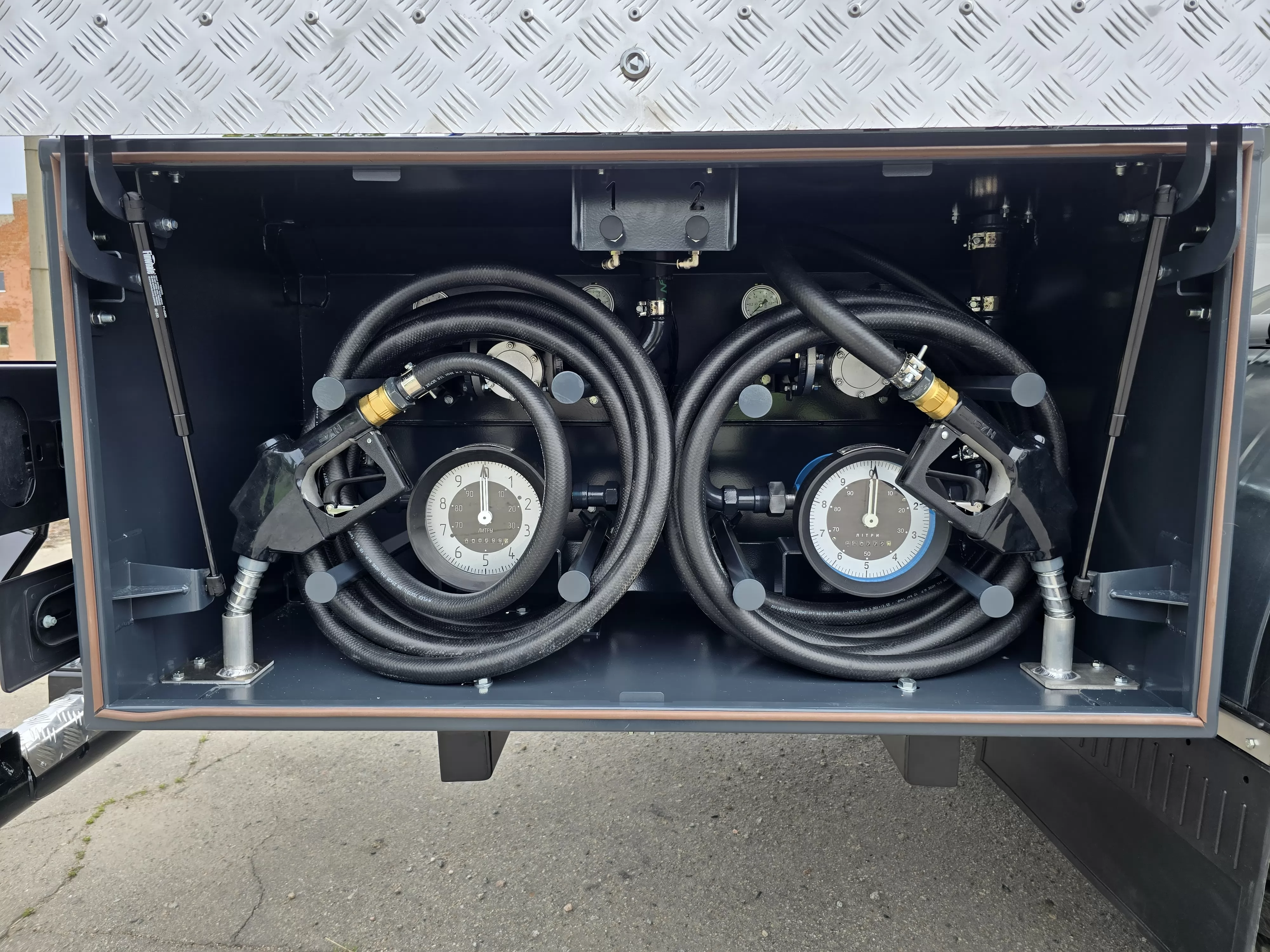 один модуль міні-АЗС з двома пунктами видачі та обліку