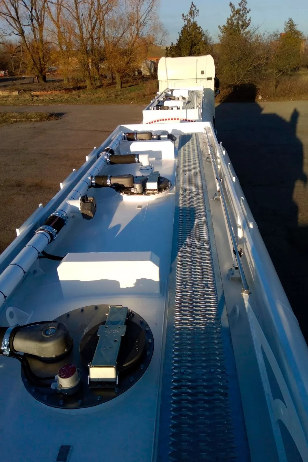 бензовоз верхня система наливу