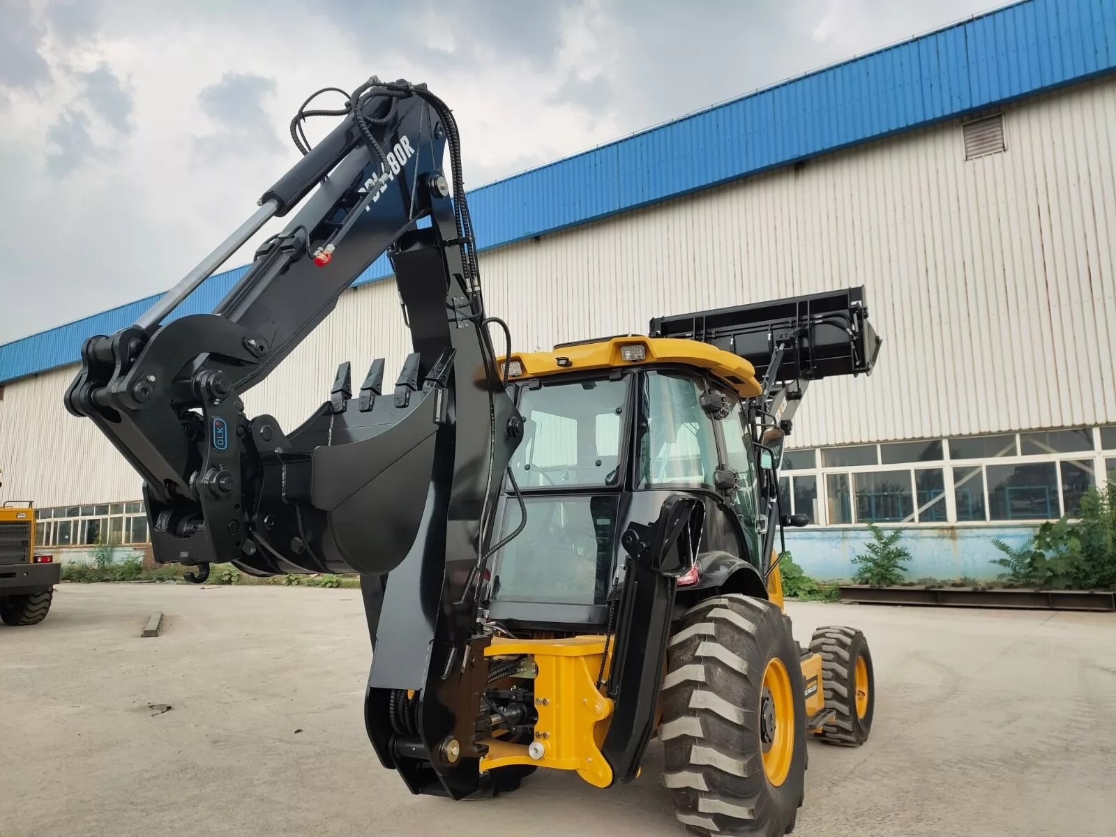 екскаватор навантажувач POWERPLUS