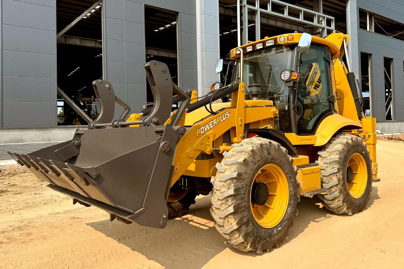 екскаватор навантажувач купити Україна