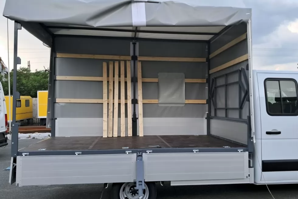 Изготовлен бортовой автомобиль RENAULT MASTER с особенностями в конструкции платформы, фото 3