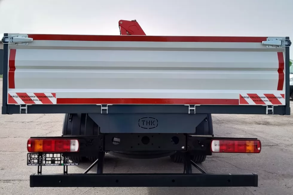 Изготовлена новая бортовая платформа с краном-манипулятором на базе FOTON Auman, фото 1