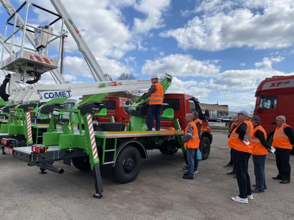Харьковские энергетики получили очередную партию автовышек на полноприводном шасси, фото 25