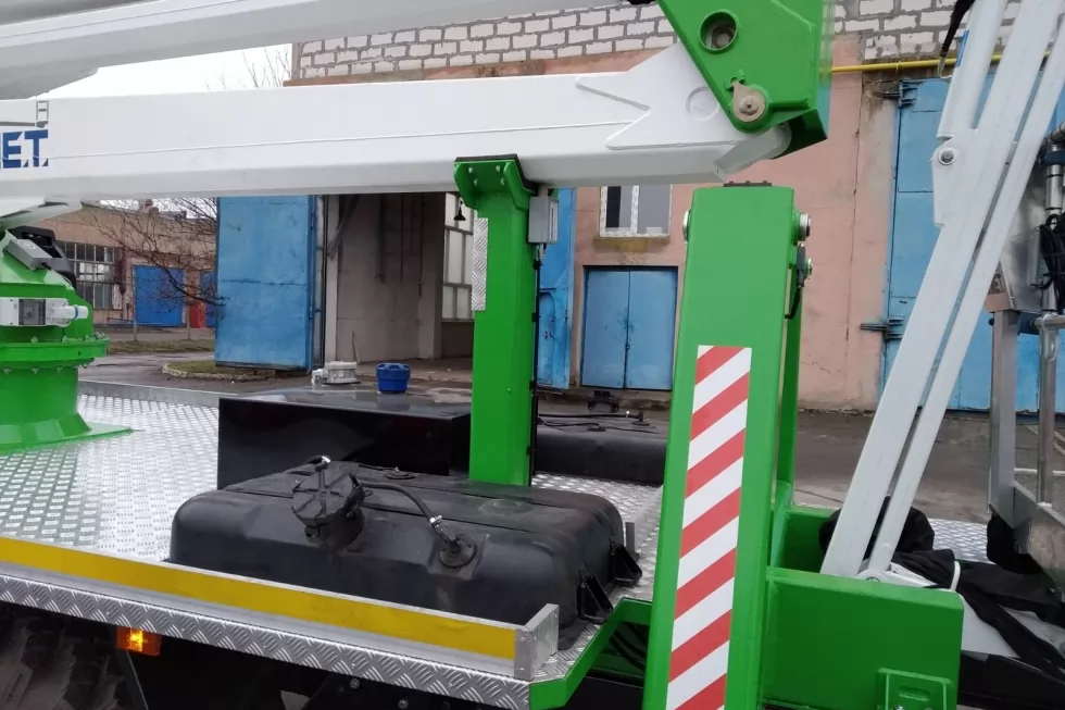 Воинские машины ЗИЛ-131 оснастили автовышками 26 | 2 | 13 HQ JIB, фото 2