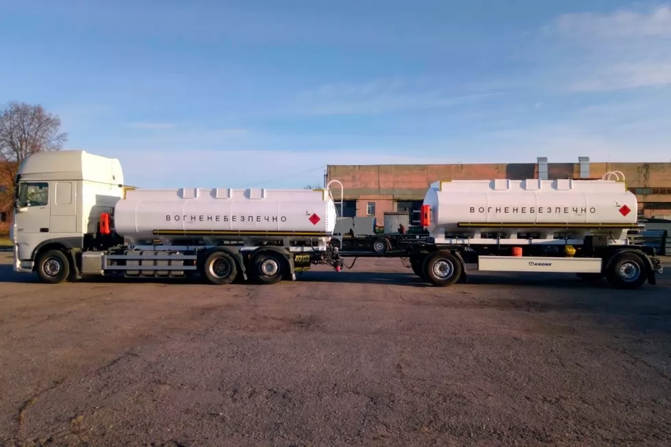 Техкомплект изготовил автопоезд с автоцистернами 15,5 и 14 м <sup loading=