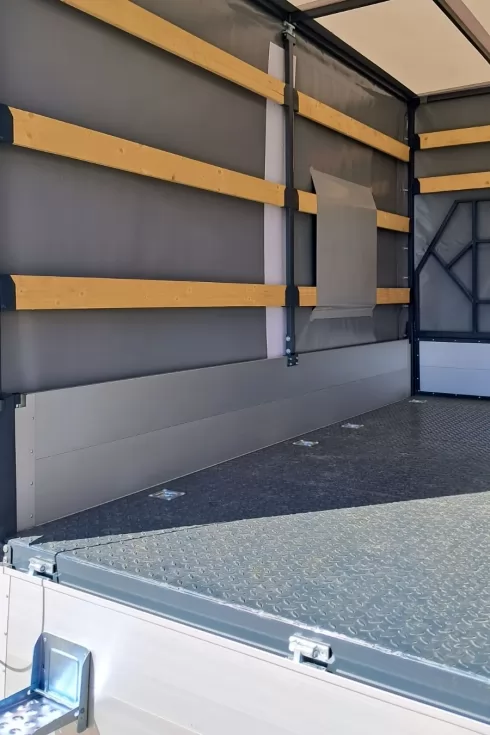 Изготовлена новая бортовая платформа на базе JAC N56DC, фото 3