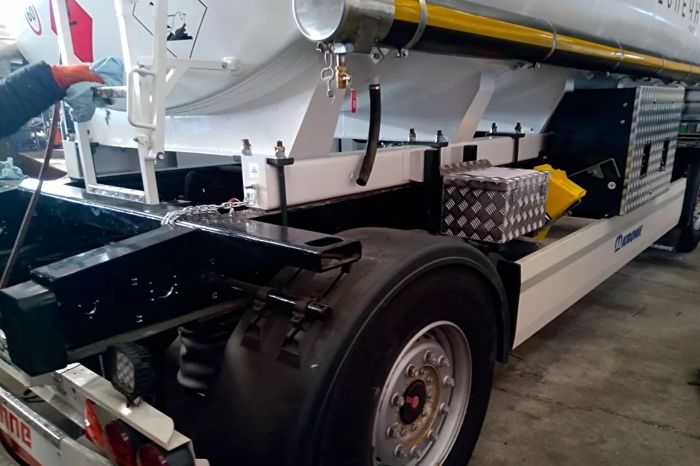 Техкомплект изготовил автопоезд с автоцистернами 15,5 и 14 м <sup loading=