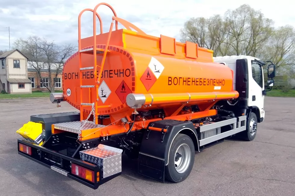 Готовится к отгрузке новый бензовоз 5 м <sup loading=