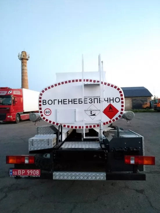 Очередной топливозаправщик МАЗ с 1-секционной цистерной 5,5 м <sup loading=