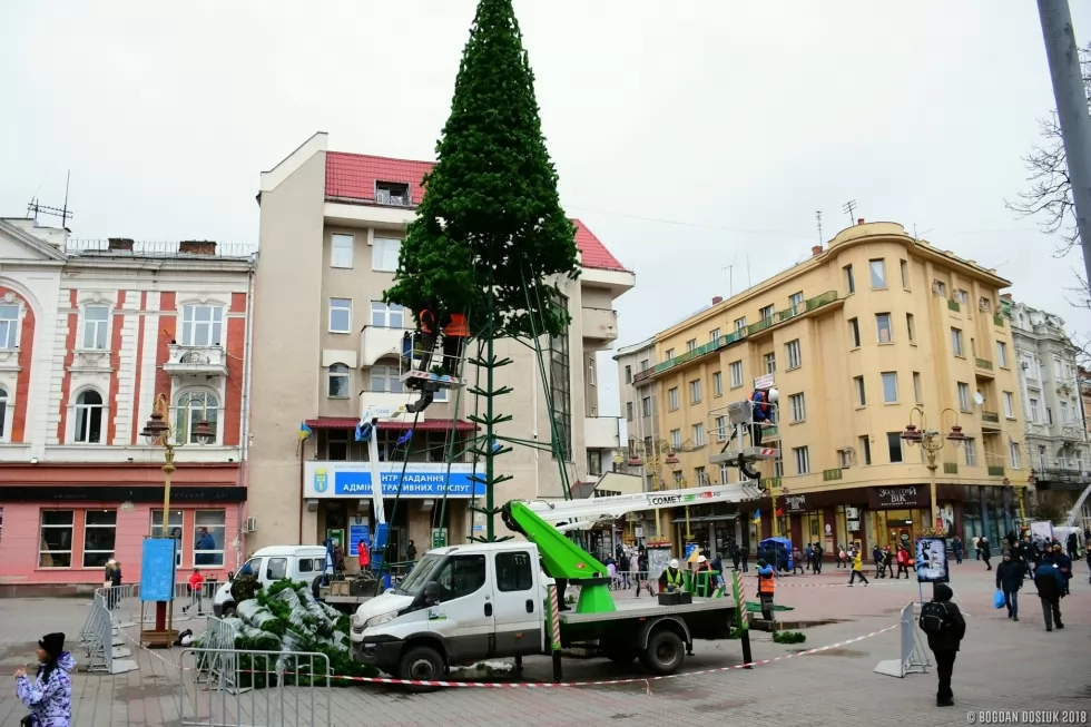 Украинские города готовятся к новогодним праздникам с помощью спецтехники Техкомплект, фото 5