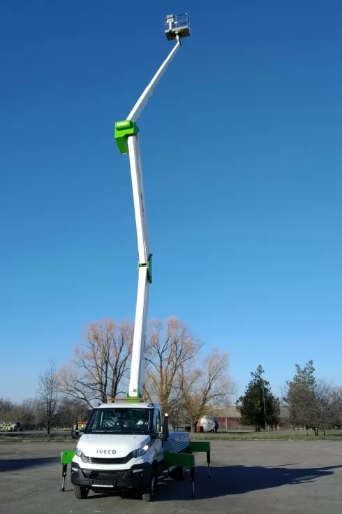 В Украине собран 28-метровый автогидроподъемник COMET с надрамником из суперпрочной стали Strenx 700, фото 4
