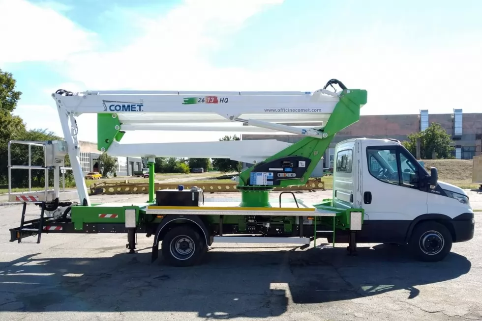 Для частного предприятия в Киеве изготовлена ​​26-метровая автовышка Comet на давальческом шасси IVECO Daily, фото 2