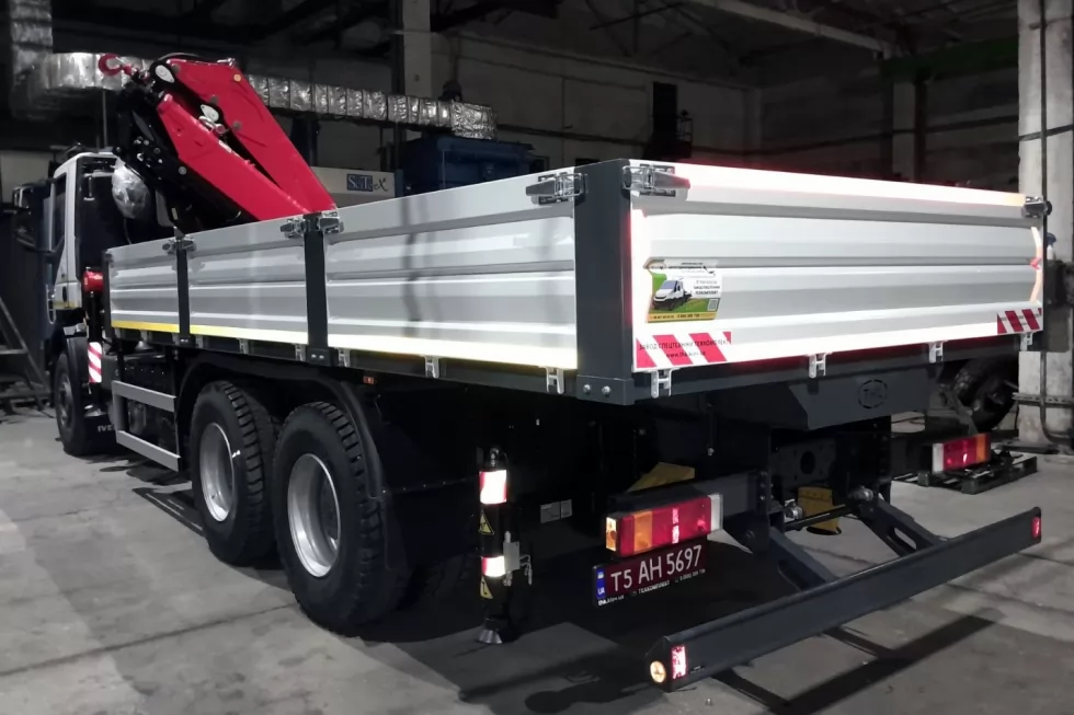 Изготовлена новая бортовая платформа на IVECO Trakker с краном-манипулятором 11,5 т, фото 4