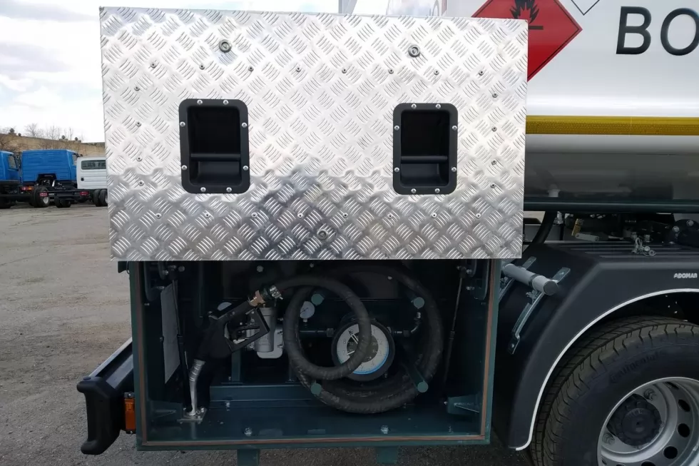 Автомагистраль-Юг получила очередную партию автотопливозаправщиков на базе IVECO Daily, фото 8