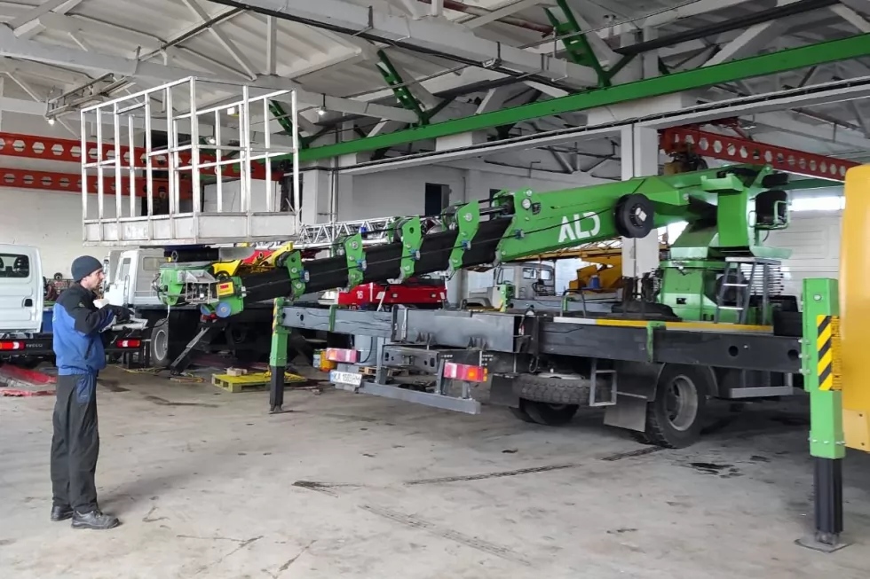 В СЦ Техкомплект взяли на техобслуживание 34-метровый автогидроподъемник SKYMAN, фото 8