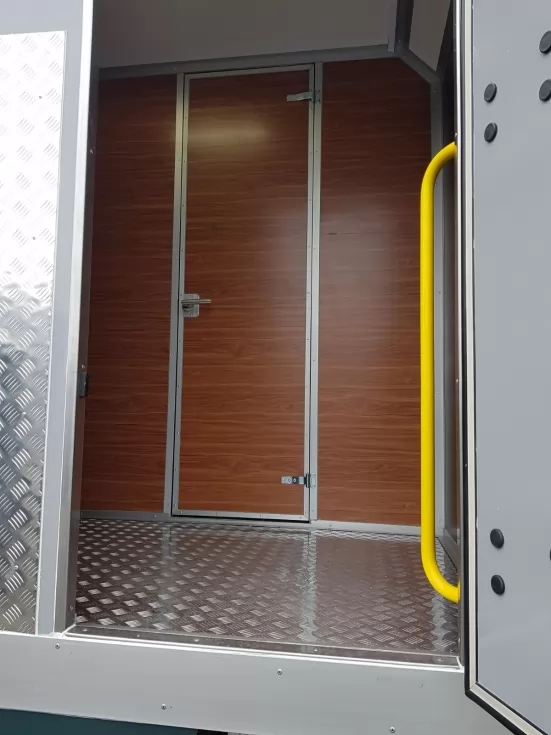 Пять автомобилей ЗИЛ-131 с большим пробегом обзавелись новыми вахтовыми фургонами, фото 13