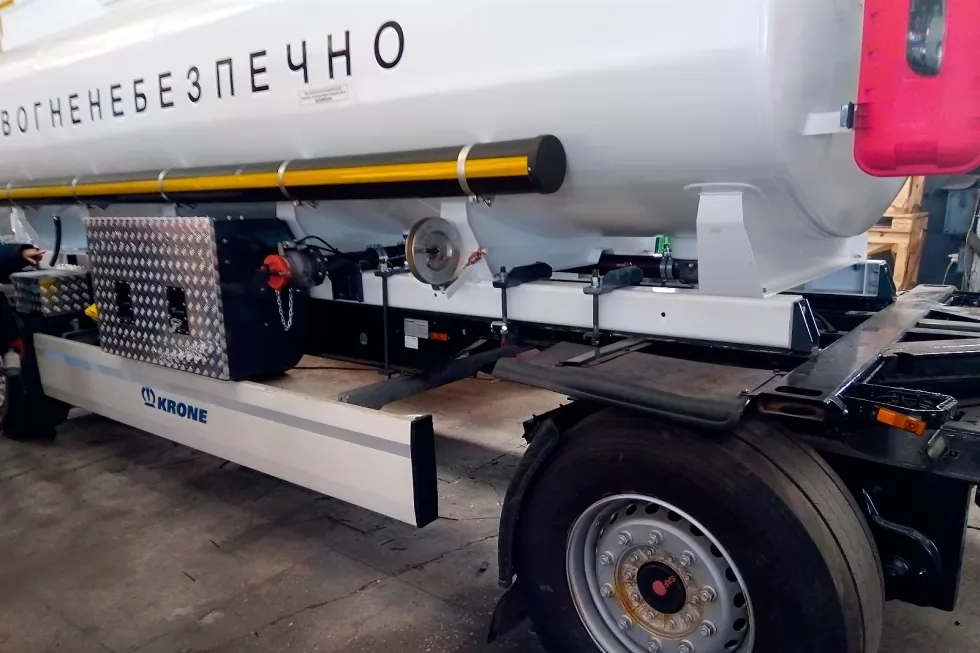 Техкомплект изготовил автопоезд с автоцистернами 15,5 и 14 м <sup loading=