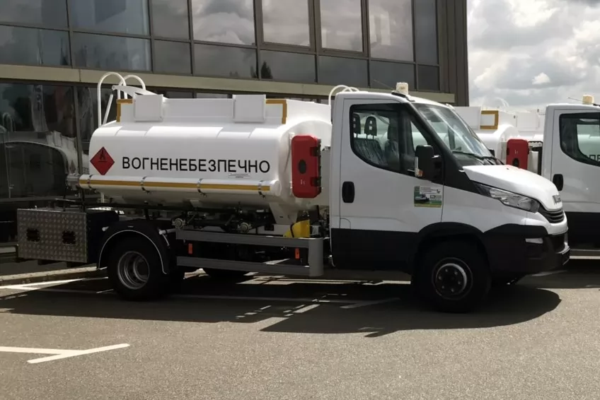 бензовоз iveco 4 куб м