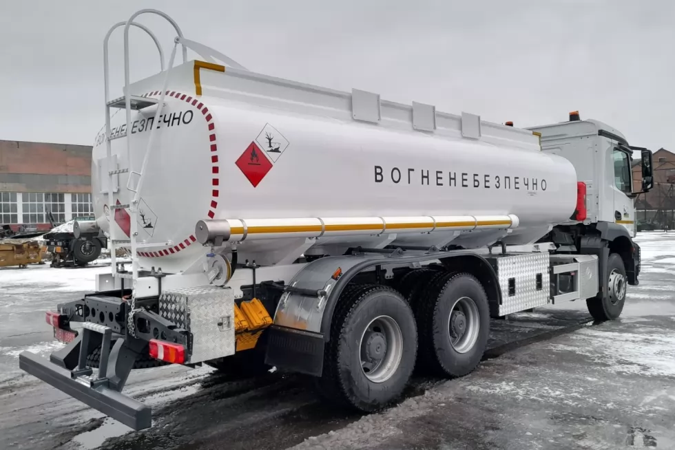 Изготовлен мощный бензовоз на базе Mercedes Benz Arocs, фото 4