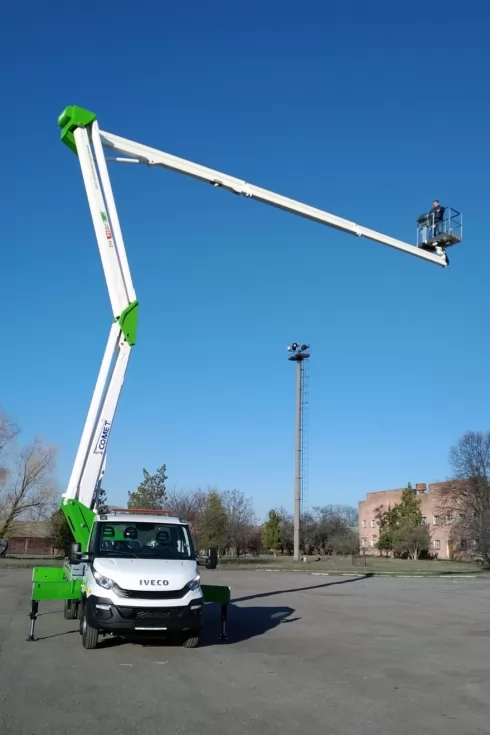 В Украине собран 28-метровый автогидроподъемник COMET с надрамником из суперпрочной стали Strenx 700, фото 14