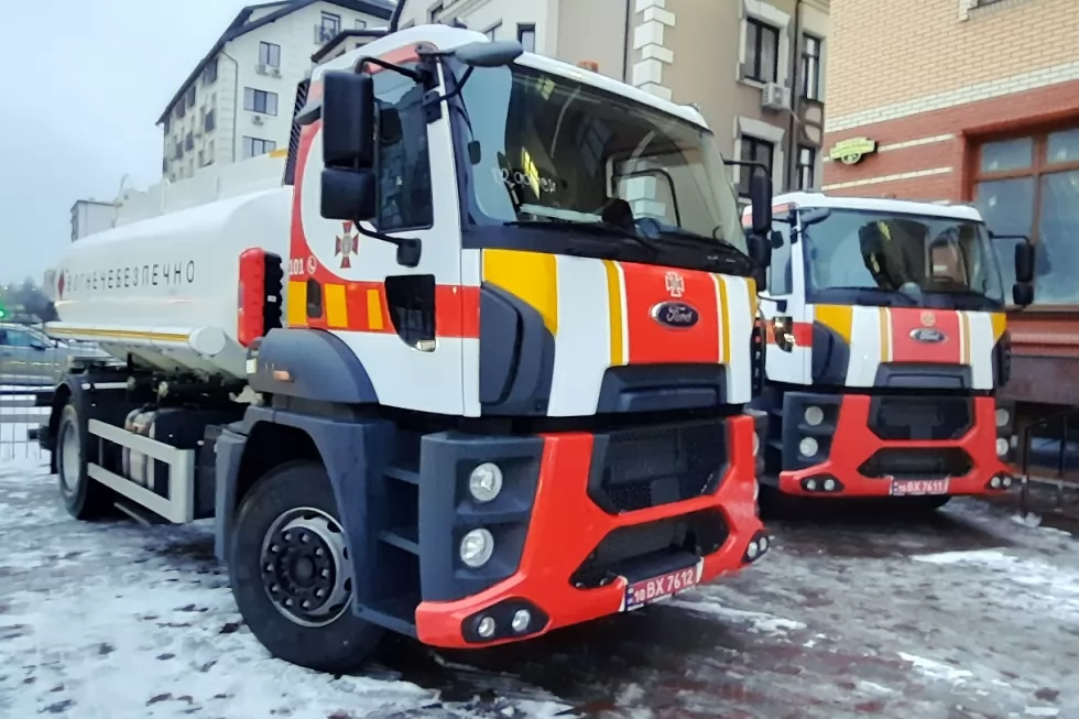 бензовози ford trucks