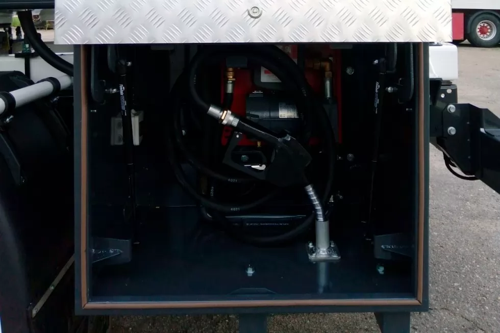 Готовятся к отгрузке два автотопозаправщика APZ-4.0 на IVECO Daily 70c16, фото 10