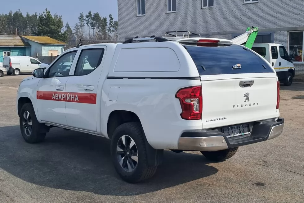 Очередная партия пикапов Peugeot Landtrek специализирована под аварийно-спасательные машины, фото 8